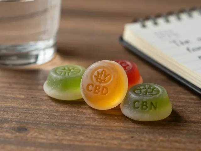 Pomáhají HHC gumičky s bolestí? Vše, co potřebujete vědět