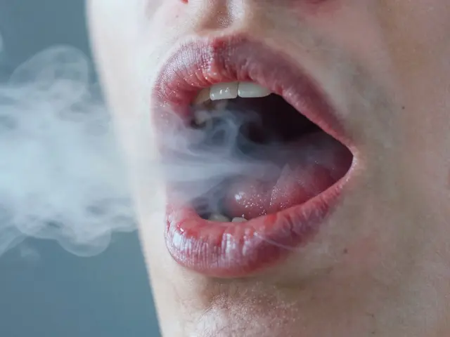 Způsobuje vaping THC poškození hrtanu? Příznaky, rizika a ochrana